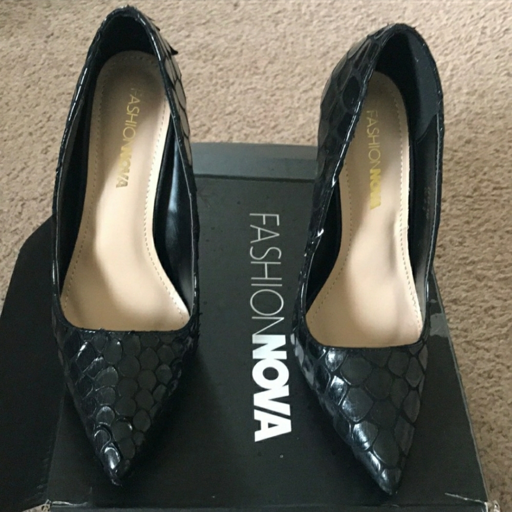 Fashion nova Shoes - Picture 3 of 4